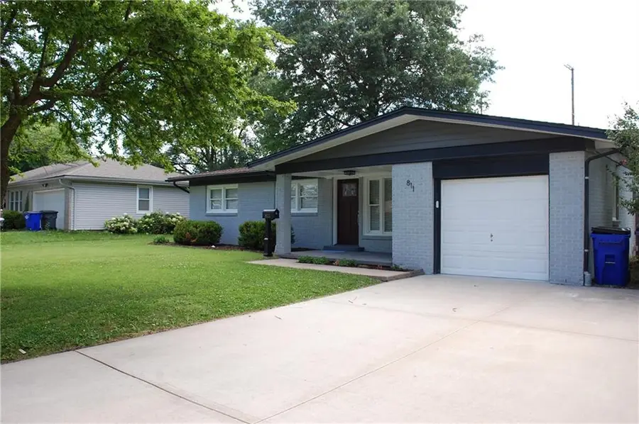 811 S Edgemere Drive, Olathe, KS 66061 - #3