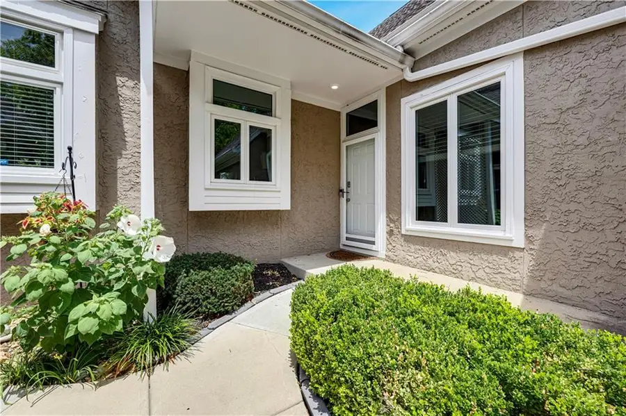 6724 W 126th Court, Leawood, KS 66209 - #2