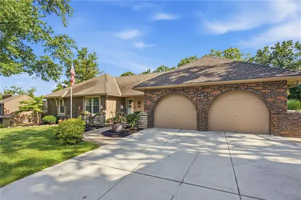 12338 Pinehurst Drive, Kansas City, KS 66109