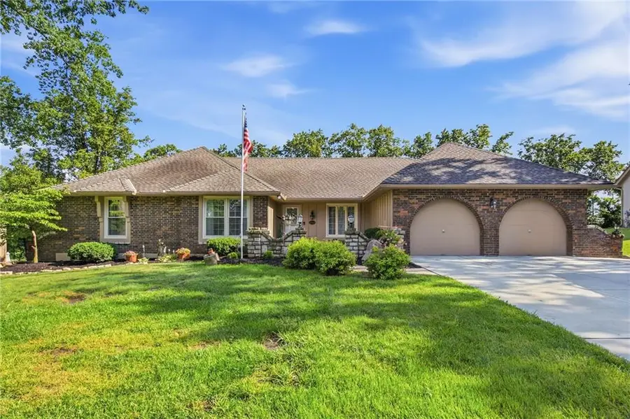 12338 Pinehurst Drive, Kansas City, KS 66109 - #2