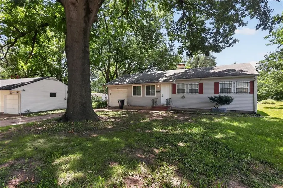 6901 E 113th Terrace, Kansas City, MO 64134 - #2