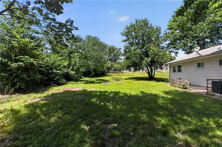 6901 E 113th Terrace, Kansas City, MO 64134 - #3