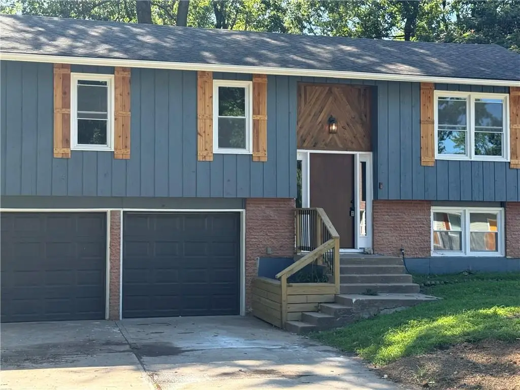 9406 Oakland Avenue, Kansas City, MO 64138 - #1