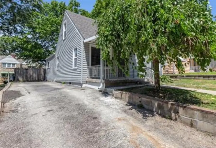 430 N Chelsea Avenue, Kansas City, MO 64123 - #2