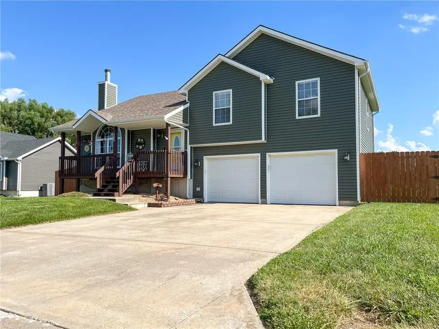 404 E Colony Avenue, East Lynne, MO 64743 - #2