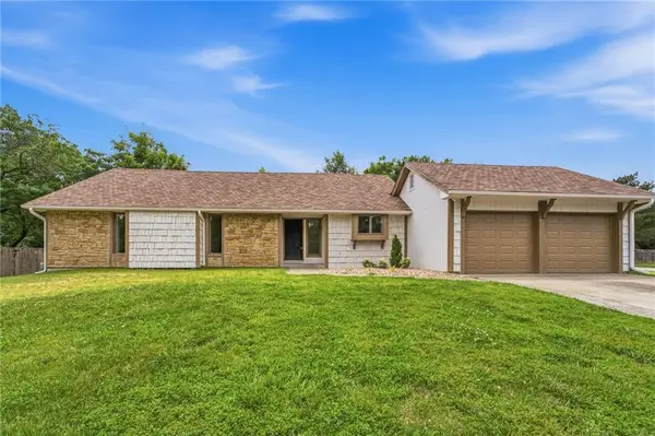 219 NW Redwood Court, Lee's Summit, MO 64064