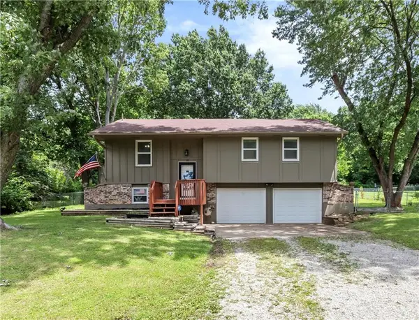 181 SE 421 Road, Warrensburg, MO 64093