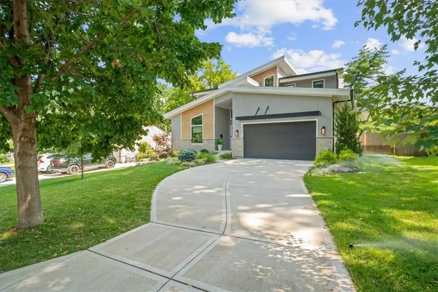2705 W 74th Street, Prairie Village, KS 66208 - #3