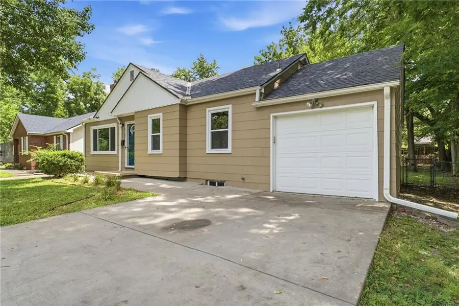 8107 Ward Parkway, Kansas City, MO 64114 - #2