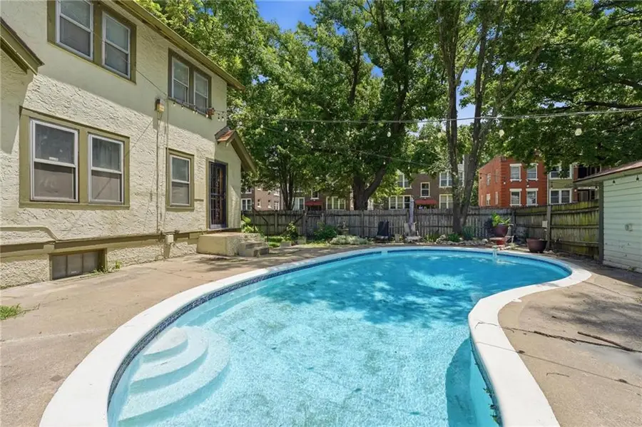 3715 Gladstone Boulevard, Kansas City, MO 64123 - #2