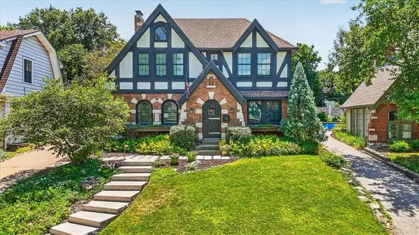 31 W Winthrope Road, Kansas City, MO 64113