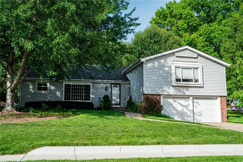 9305 Sturgeon Drive, Overland Park, KS 66212 - #1
