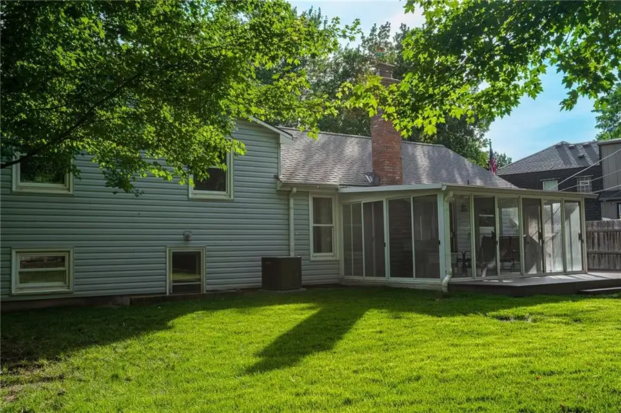 9305 Sturgeon Drive, Overland Park, KS 66212 - #2
