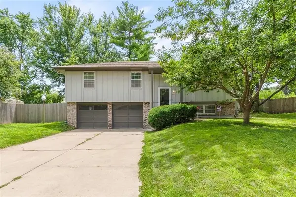 312 SW Blarney Court, Blue Springs, MO 64014