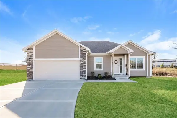 900 NW Hilltop Lane, Grain Valley, MO 64029