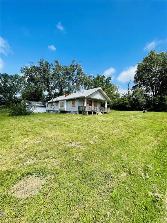 3036 N 32nd Street, Kansas City, KS 66104 - #2