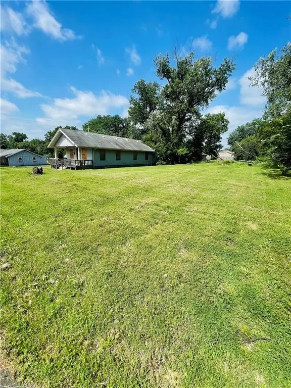 3036 N 32nd Street, Kansas City, KS 66104 - #3