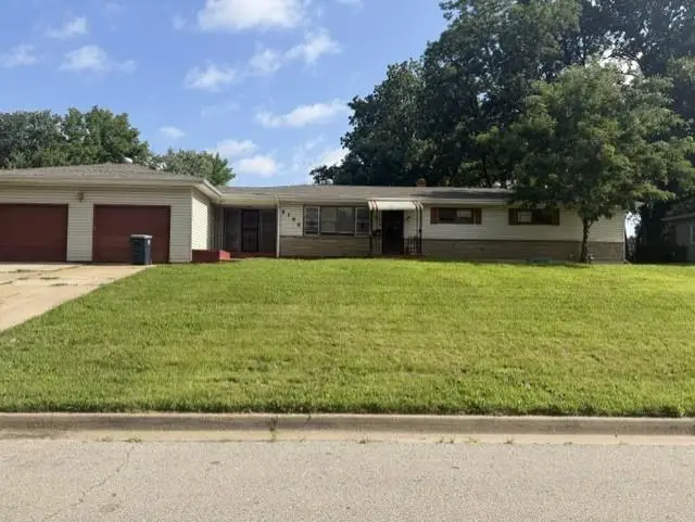 3104 E 53rd Street, Kansas City, MO 64130 - #2