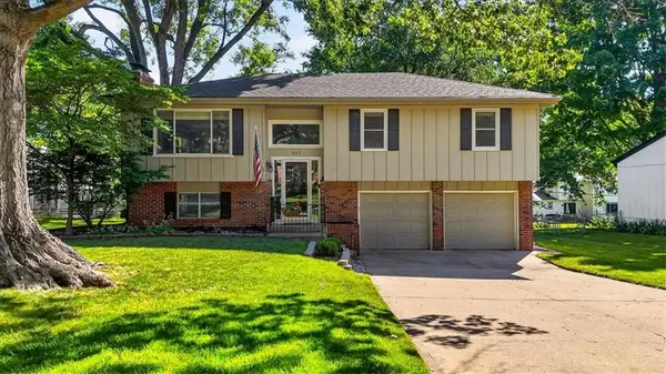 9117 Hayes Drive, Overland Park, KS 66212