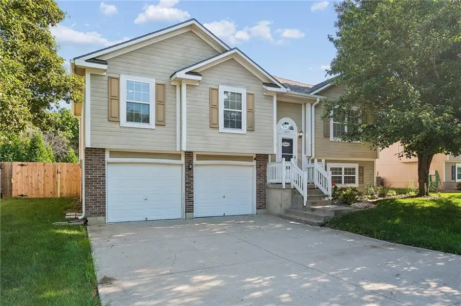 404 NW Europa Drive, Grain Valley, MO 64029 - #2