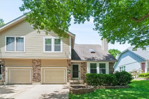 11808 Oakmont Street, Overland Park, KS 66210