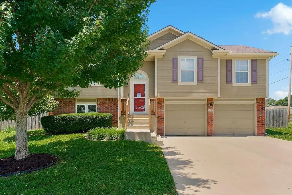 421 Golfview Drive, Pleasant Hill, MO 64080 - #1