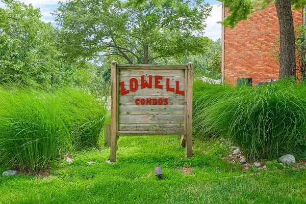 8221 Santa Fe Drive #12, Overland Park, KS 66204