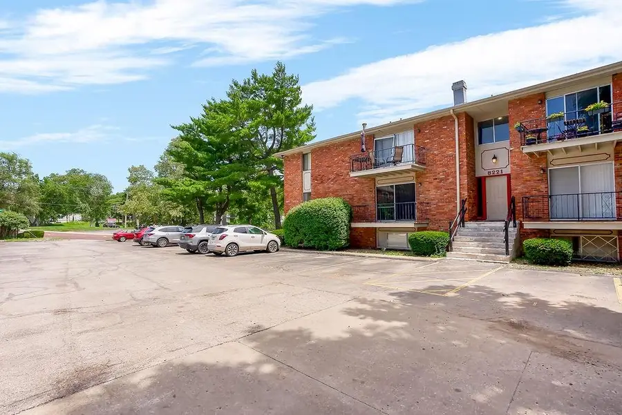 8221 Santa Fe Drive #12, Overland Park, KS 66204 - #2