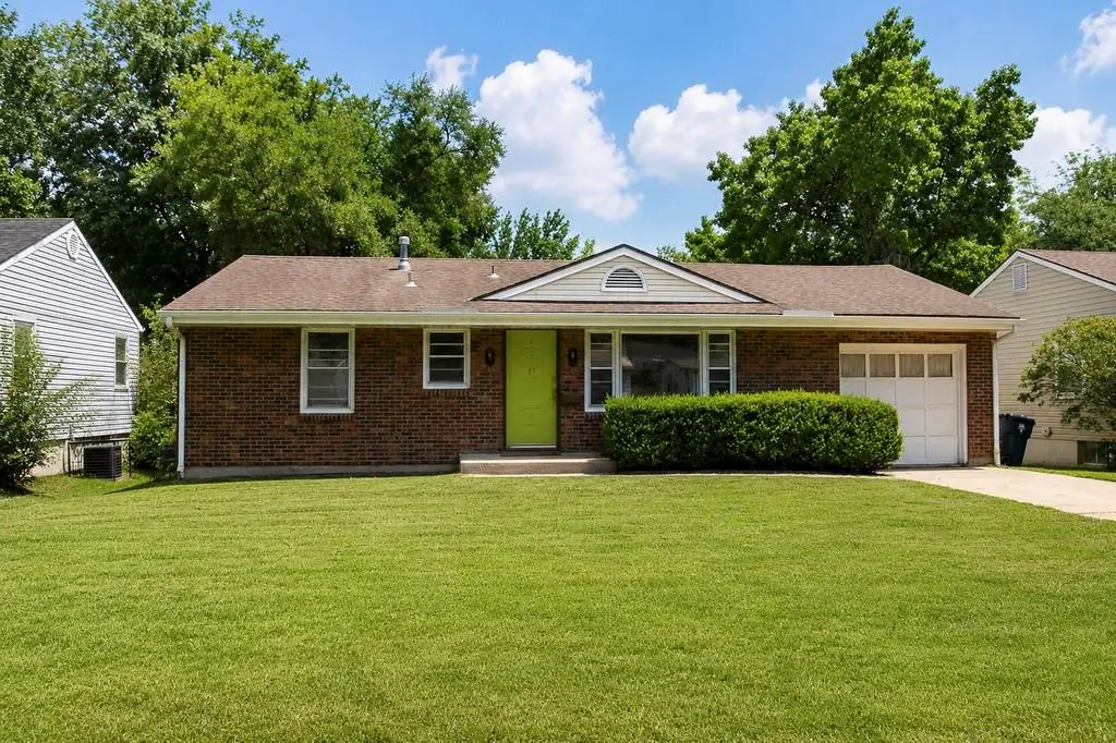 13 W 89 Terrace, Kansas City, MO 64114 - #1