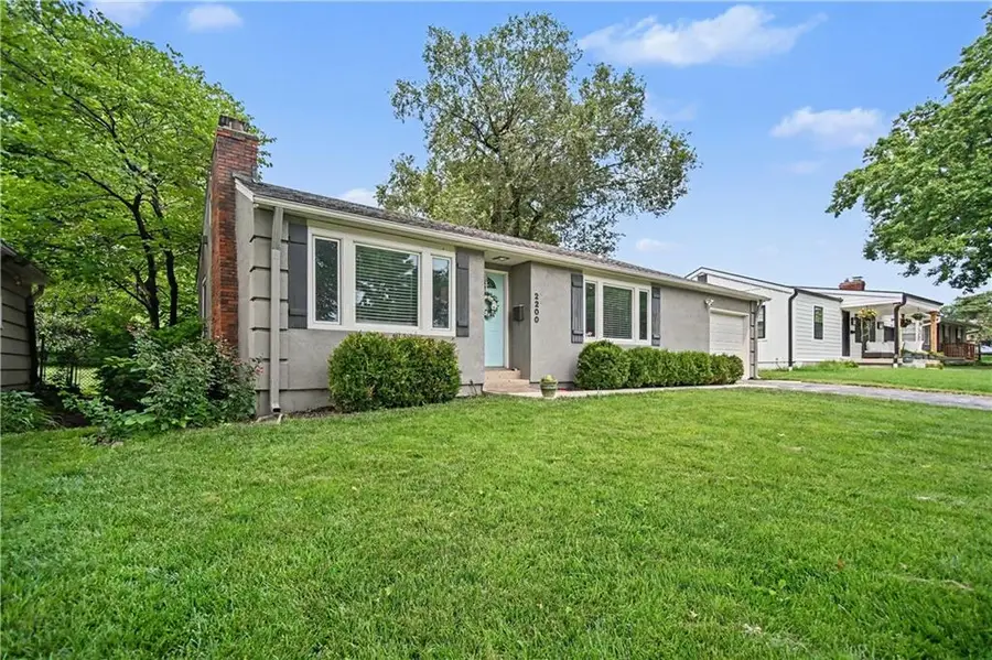 2200 W 74th Terrace, Prairie Village, KS 66208 - #2