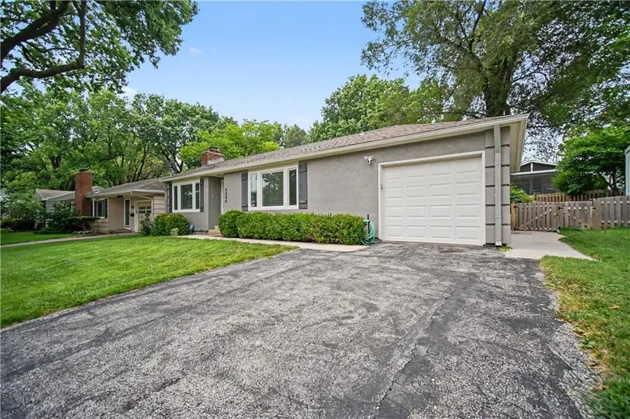 2200 W 74th Terrace, Prairie Village, KS 66208 - #3