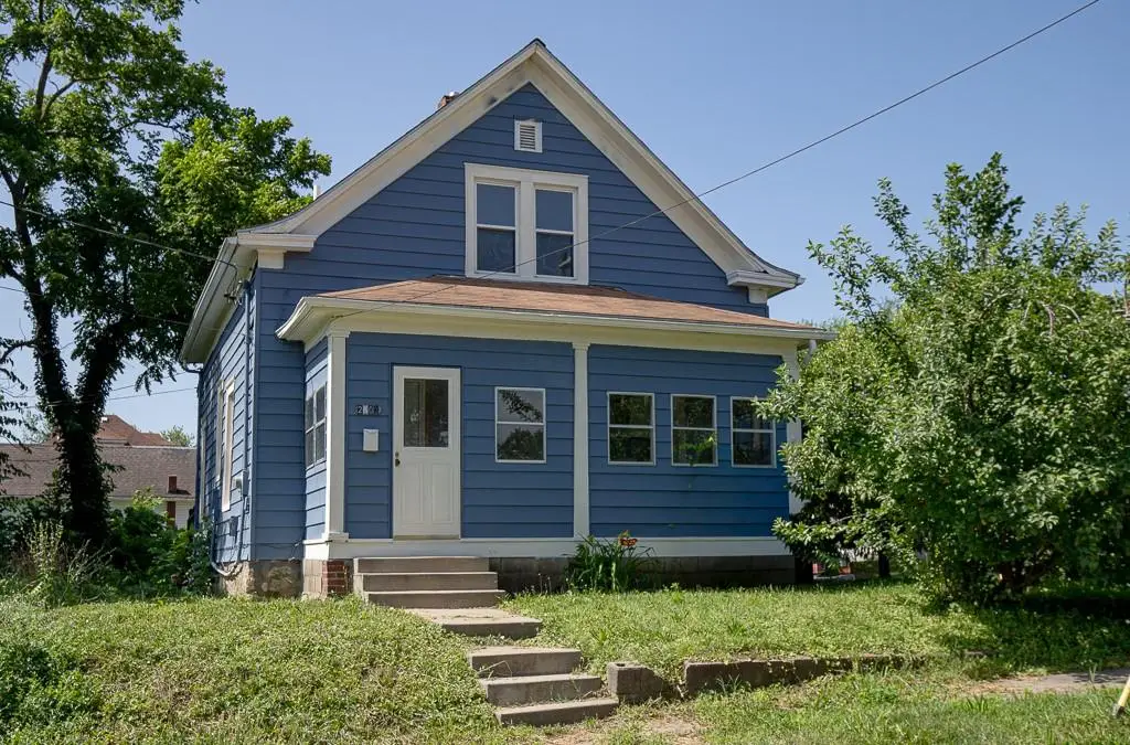 2203 E 37 Street, Kansas City, MO 64109 - #1
