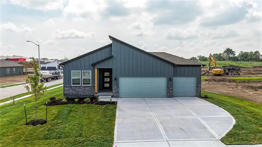 369 SW Amara Drive, Blue Springs, MO 64064 - #2
