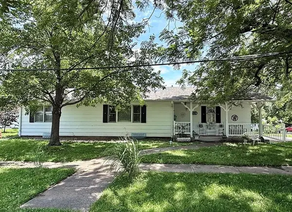 100 N Hickory Street, Appleton City, MO 64724