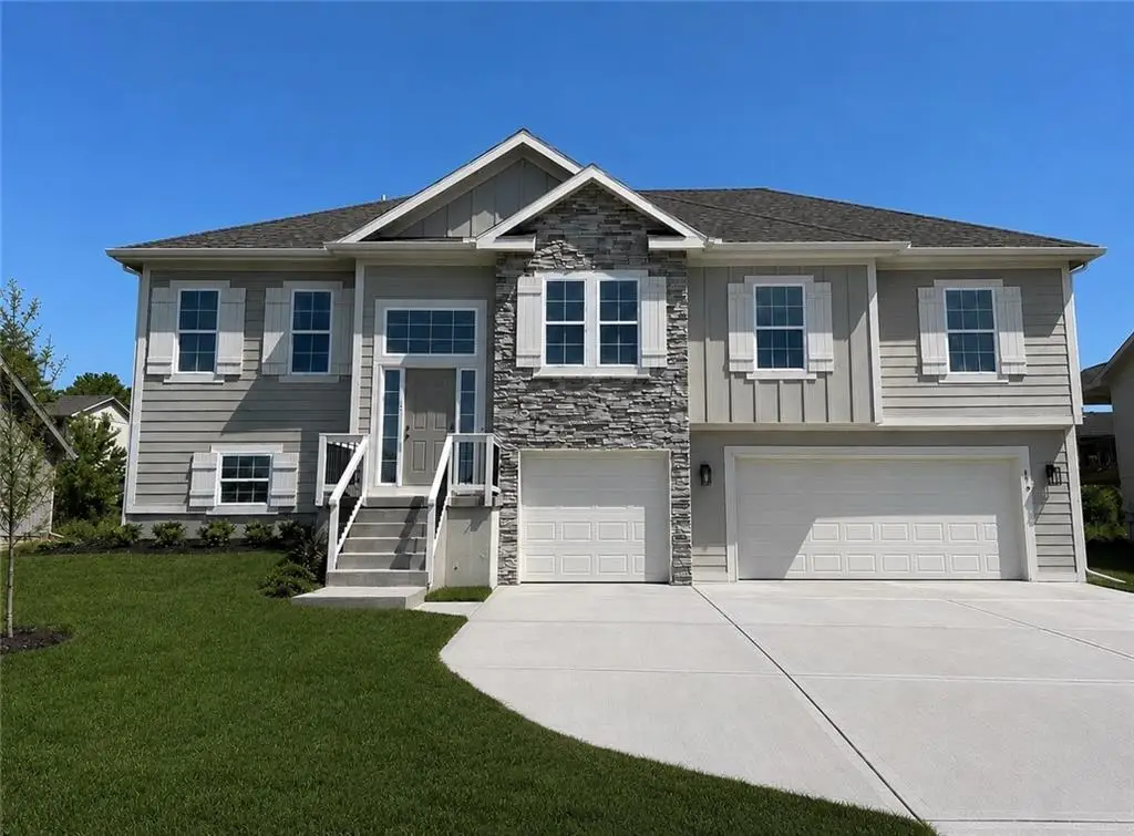 610 E 11th Street, Kearney, MO 64060 - #1