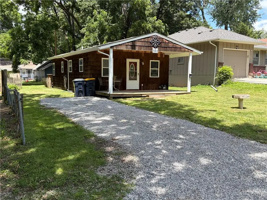 18 E 81st Street, Kansas City, MO 64114 - #2
