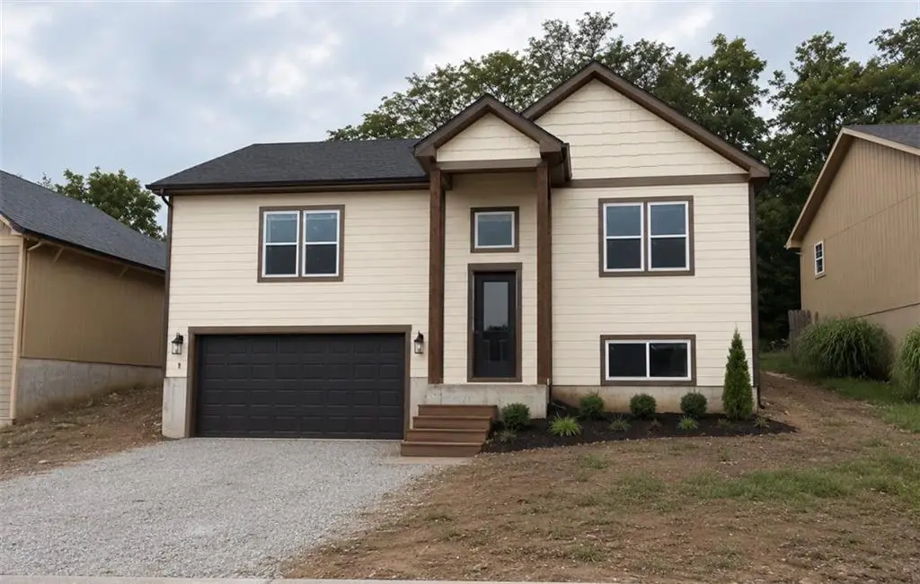 2032 W Springs Way, Excelsior Springs, MO 64024 - #1