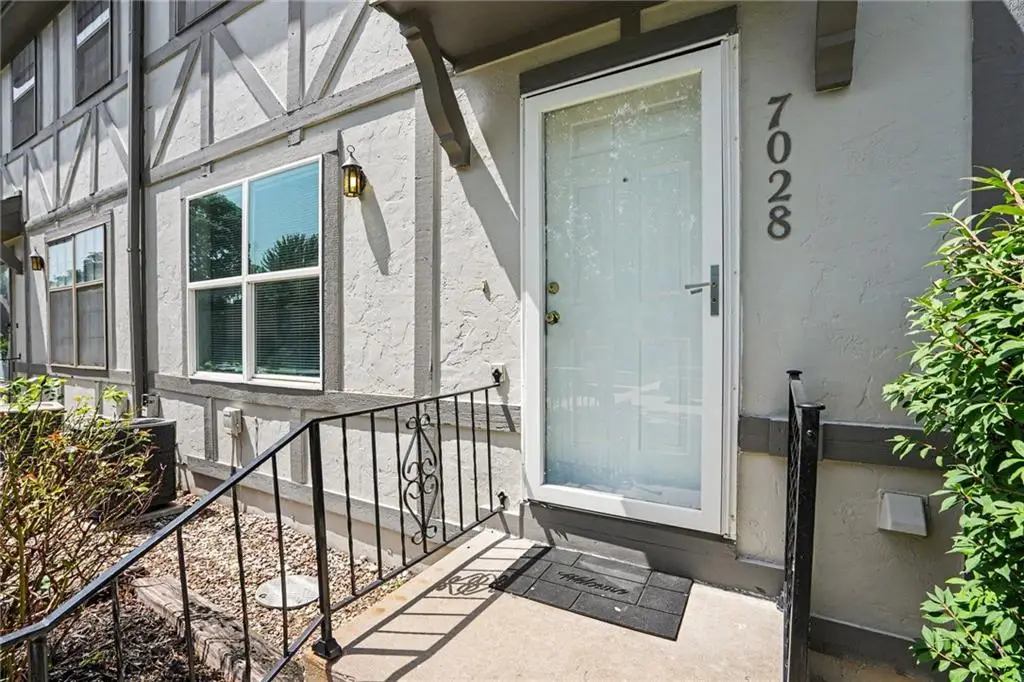 7028 N Fisk Court, Kansas City, MO 64151 - #1