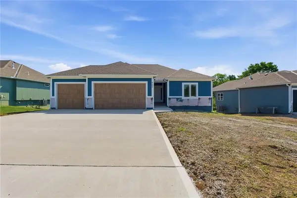 903 Captain Merriman Drive, Freeman, MO 64746