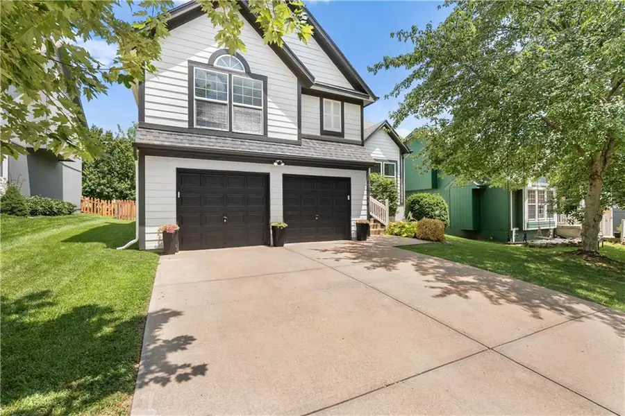 12163 S Sagebrush Drive, Olathe, KS 66061 - #2