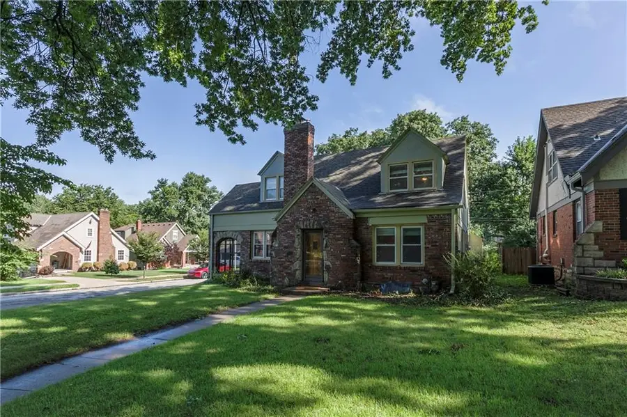 200 E 73rd Terrace, Kansas City, MO 64114 - #2