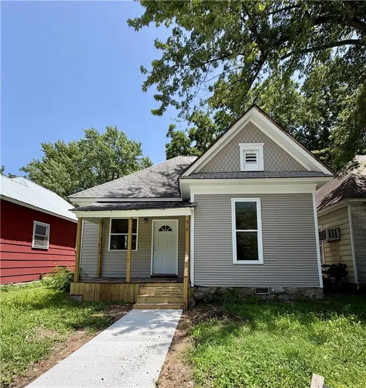 619 N 26th Street, Parsons, KS 67357 - #1