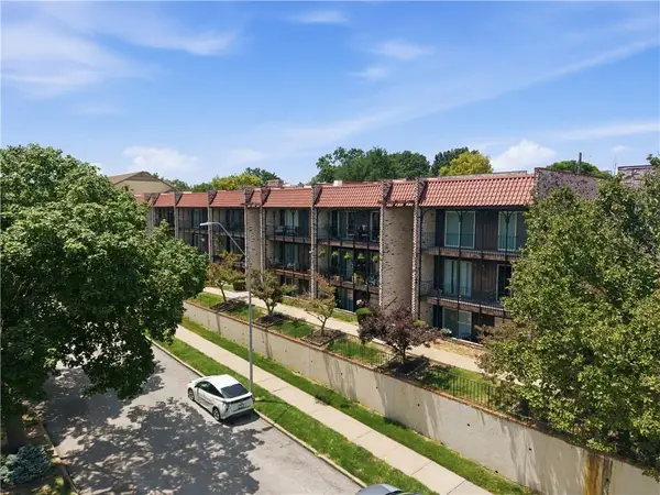 5004 Grand Avenue #E, Kansas City, MO 64112