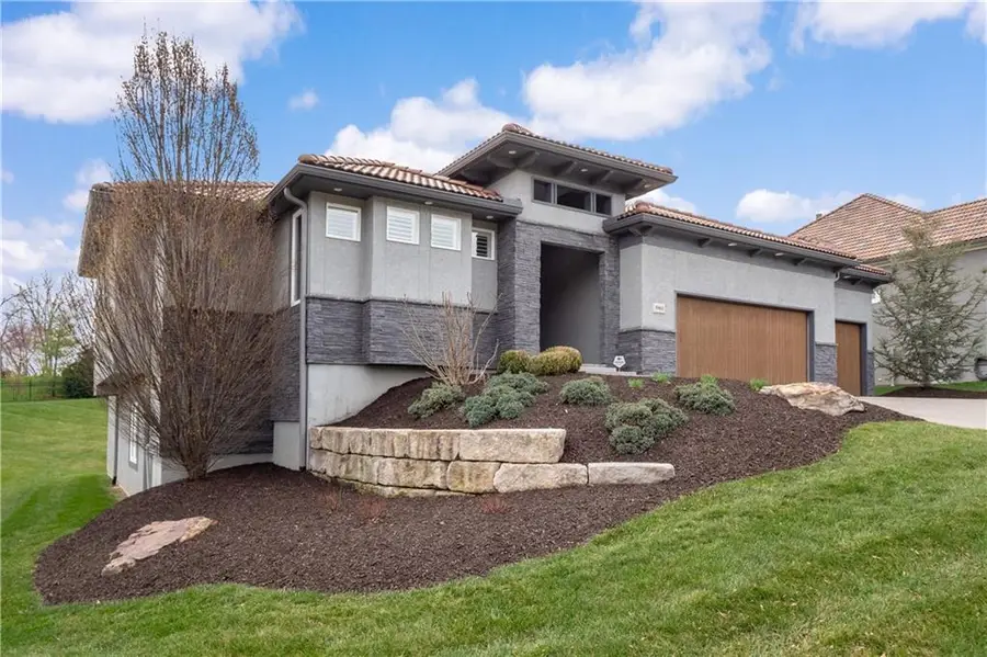5961 N Cosby Avenue, Kansas City, MO 64151 - #2