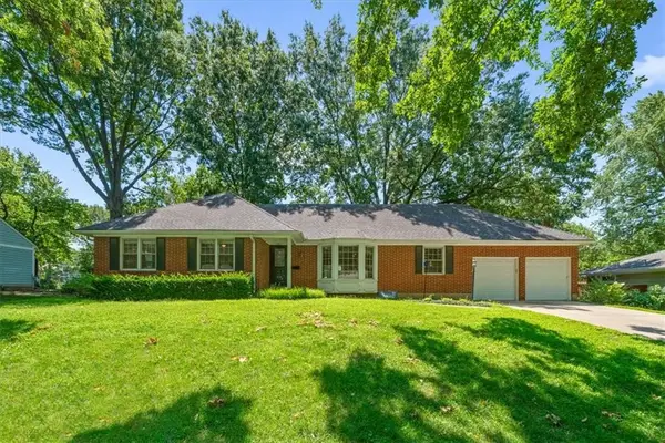 4411 W 97th Street, Overland Park, KS 66207