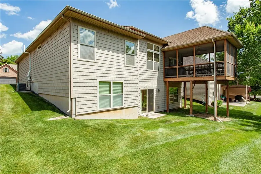 3404 S Wood Avenue, Blue Springs, MO 64015 - #3