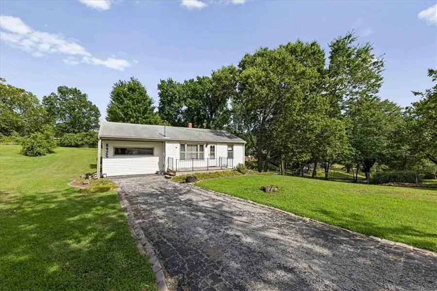 8425 Sterling Avenue, Raytown, MO 64138 - #2