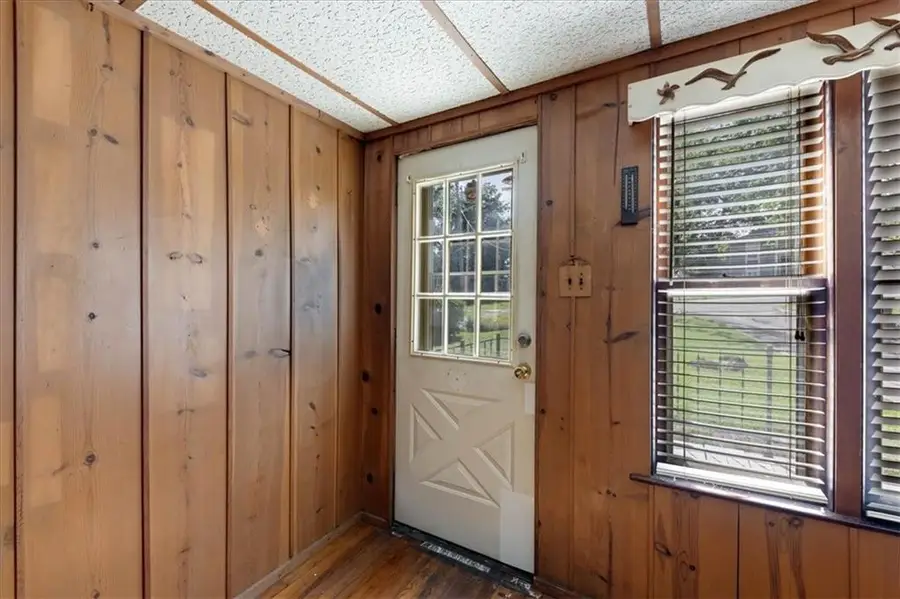8425 Sterling Avenue, Raytown, MO 64138 - #3