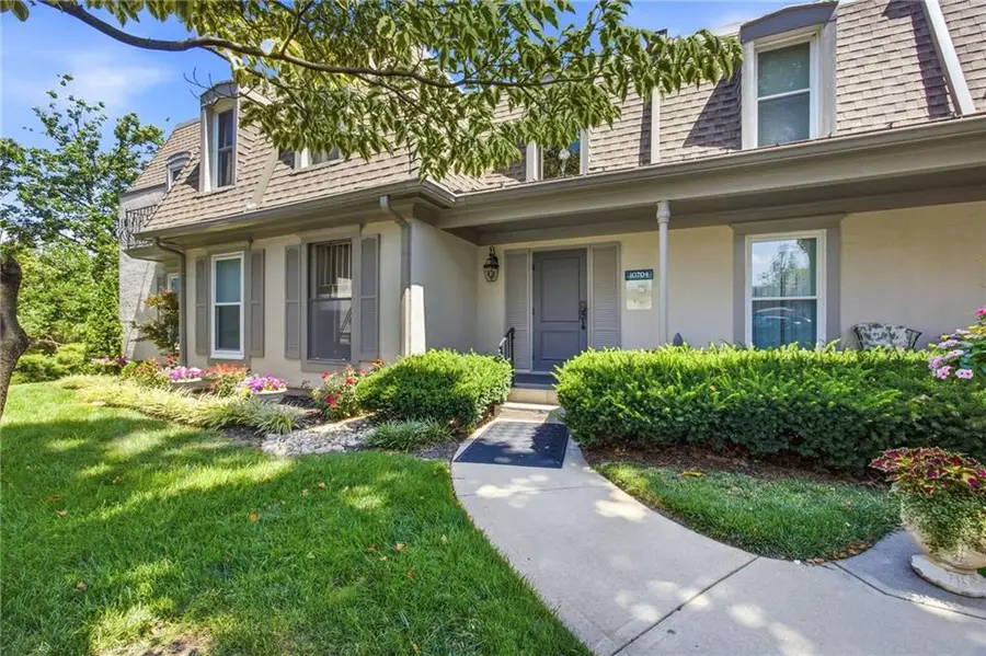 10704 Glenwood Street #E, Overland Park, KS 66211 - #3
