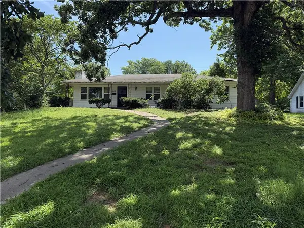 811 S Main Street, Nevada, MO 64772